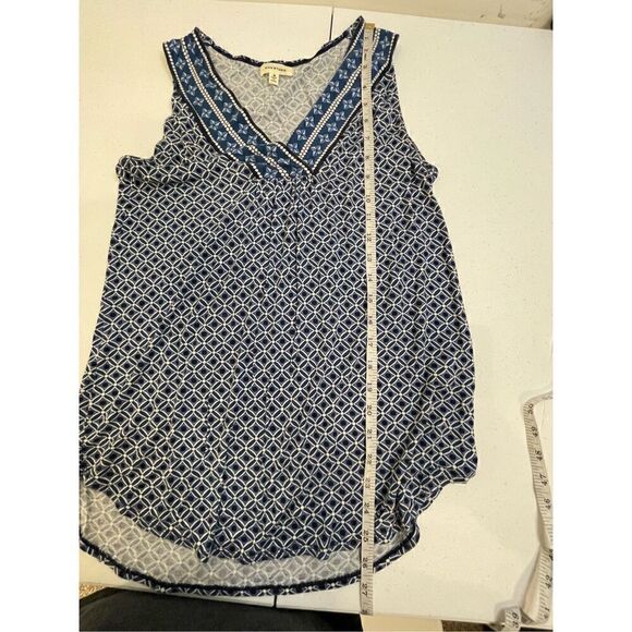 Max Studio medium sleeveless blue white geo shapes tank - Picture 4 of 7